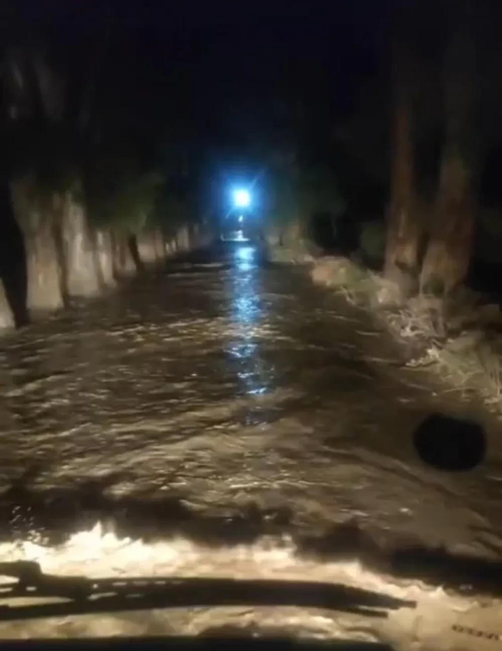 Otra vez el temporal golpea Zonda: bajó creciente y obligó a cortar calle Las Moras