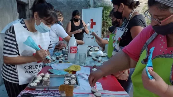 La Cruz Roja enseña oficios para que desempleados puedan salir adelante