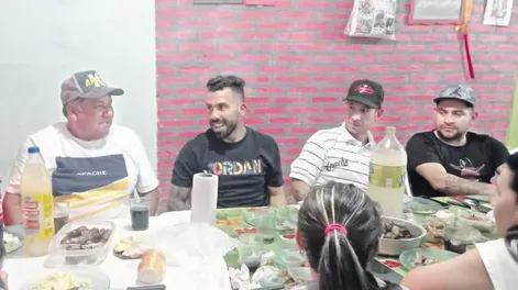 Tevez visitó a sus familiares en Loreto y revolucionó la ciudad