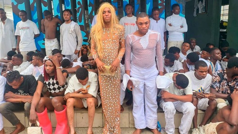 Arrestan a más de 70 personas acusadas de organizar una boda homosexual