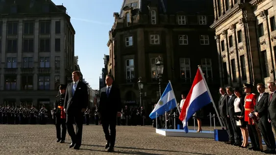 Macri fue recibido por la reina Máxima