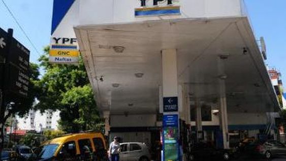 YPF limita y sube precio de Infinia Diesel a extranjeros