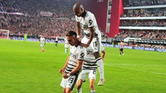 River venció con autoridad a Estudiantes y mantuvo el liderazgo a falta de dos fechas