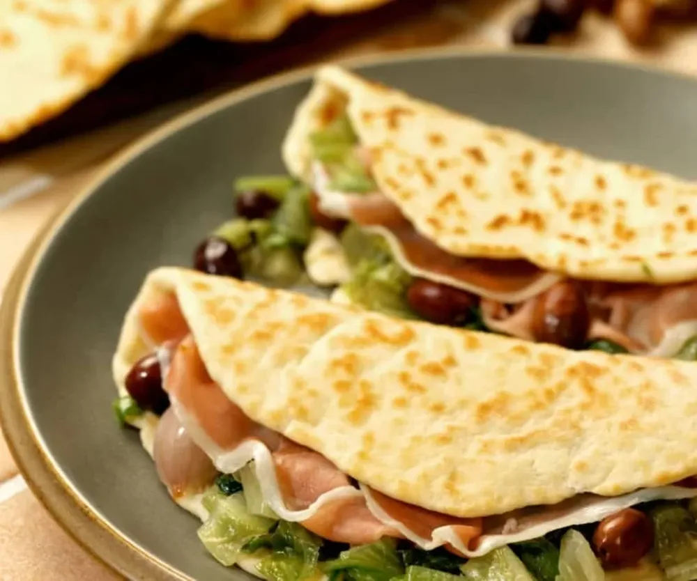 Cómo hacer piadina italiana, la receta del pan finito relleno que resuelve comidas rápidas