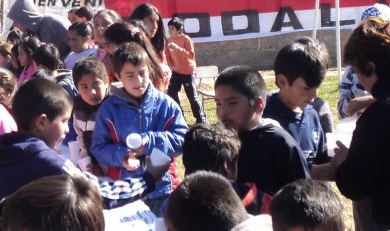 El rojo y blanco le dio color a la solidaridad