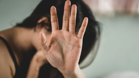 Recibe prisión condicional luego de dos salvajes agresiones a su pareja