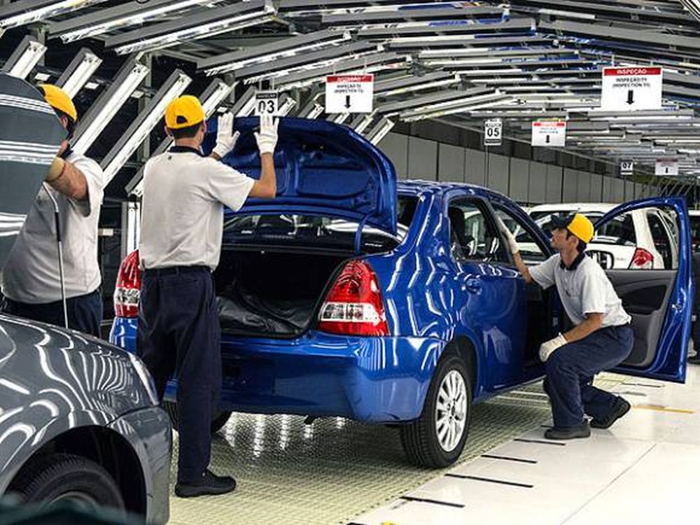 Brasil crecerá 3,5%, reducirá impuestos y no devaluará