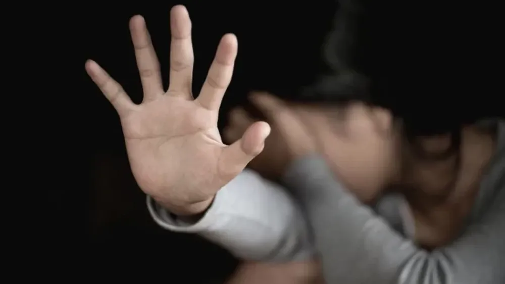 Violó y amenazó a la amiga de su hijo: pasará diez años en prisión