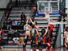 Actitud. Urquiza abrió la serie de playoffs con victoria en San Juan y buscará definición en Córdoba. Actitud. Urquiza abrió la serie de playoffs con victoria en San Juan y buscará definición en Córdoba.