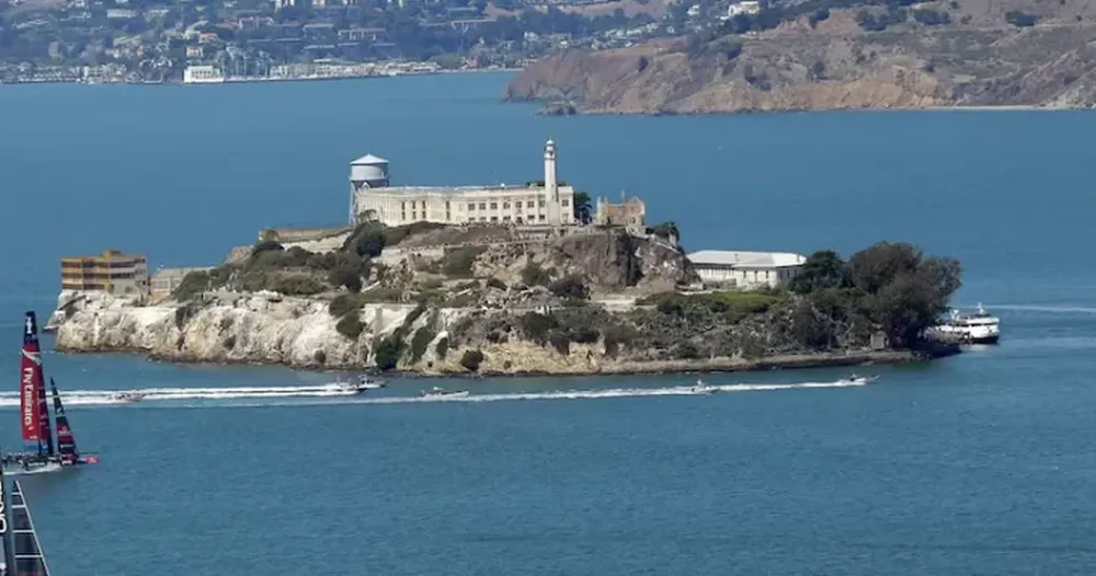 Donald Trump ordenó reabrir la prisión de Alcatraz para enviar a los delincuentes “más despiadados y violentos”