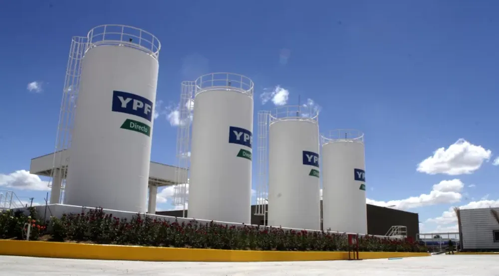 Cambio. La ley también regulará las contrataciones de grandes proveedores, como YPF, que trabajan en San Juan.