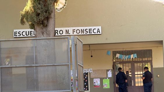 A partir del 20 de abril, la Escuela Fonseca se quedará sin servicio de vigilancia y eso preocupa a la comunidad educativa tras el caso de un supuesto sátiro que merodea la zona.