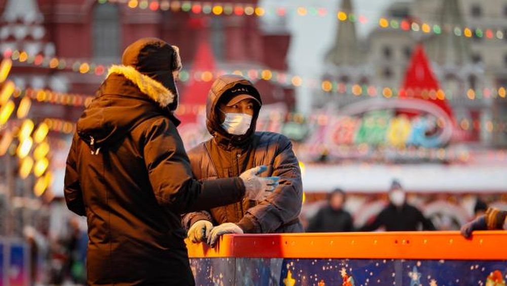 El mundo, expectante frente a las vacunas, intenta que la Navidad no traiga más contagios