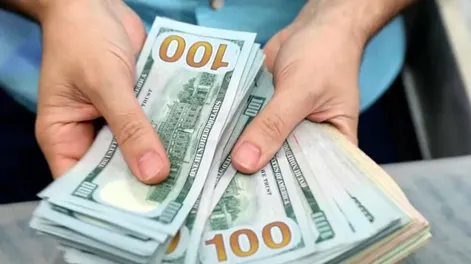 El dólar blue subió casi $10 para terminar el día en $483