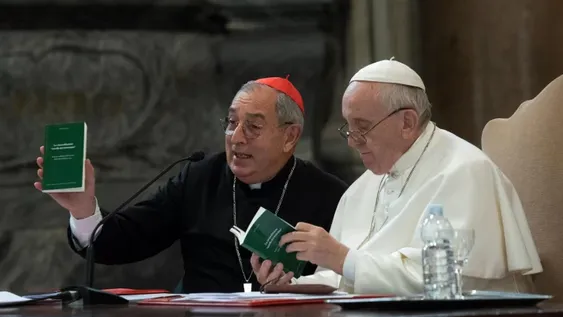 Francisco expresó su “pena insoportable” por los casos de abuso