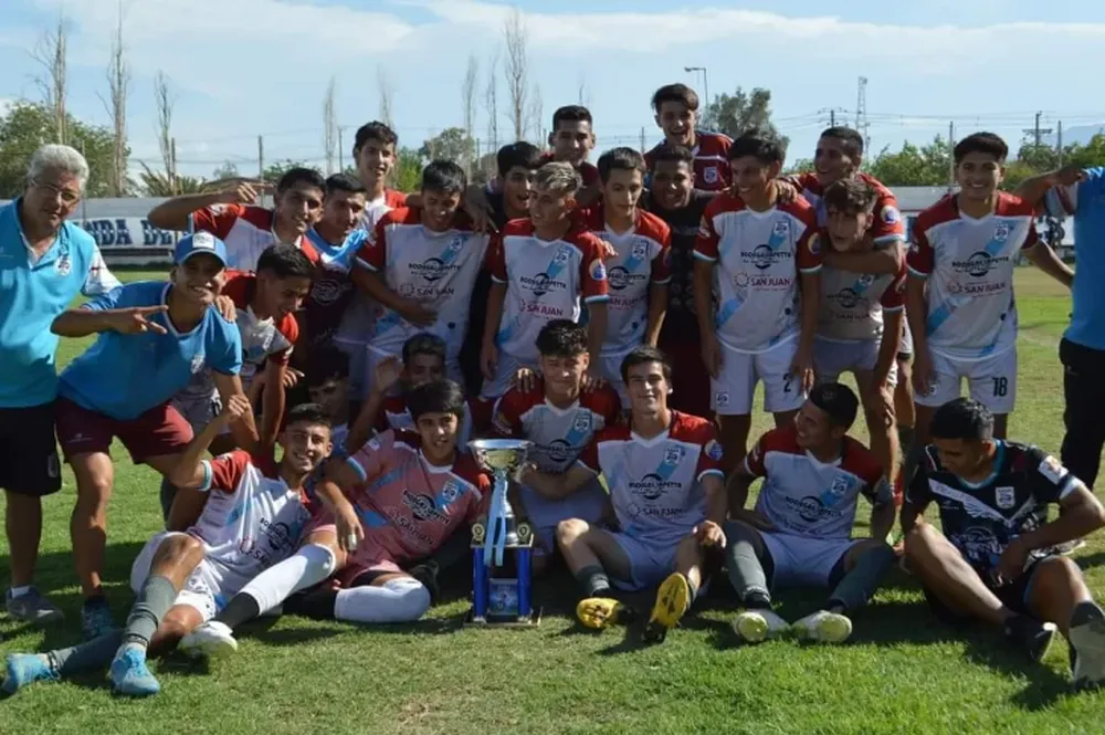 Alianza superó a Peñarol en los penales y festejó en Cuarta