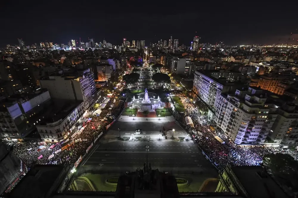 Se extiende la sesión y se espera un resultado ajustado