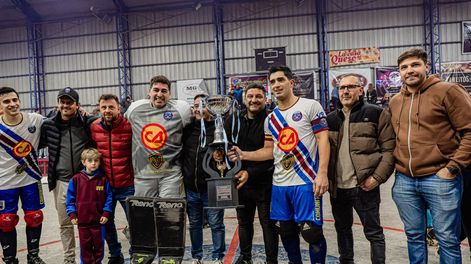 Consagración. La UVT no perdonó como local y se quedó con el título de la Serie A1 del hockey.
