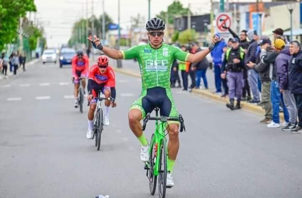 Leonardo Cobarrubia sigue dulce y cantó victoria en el Circuito Carlos Escudero