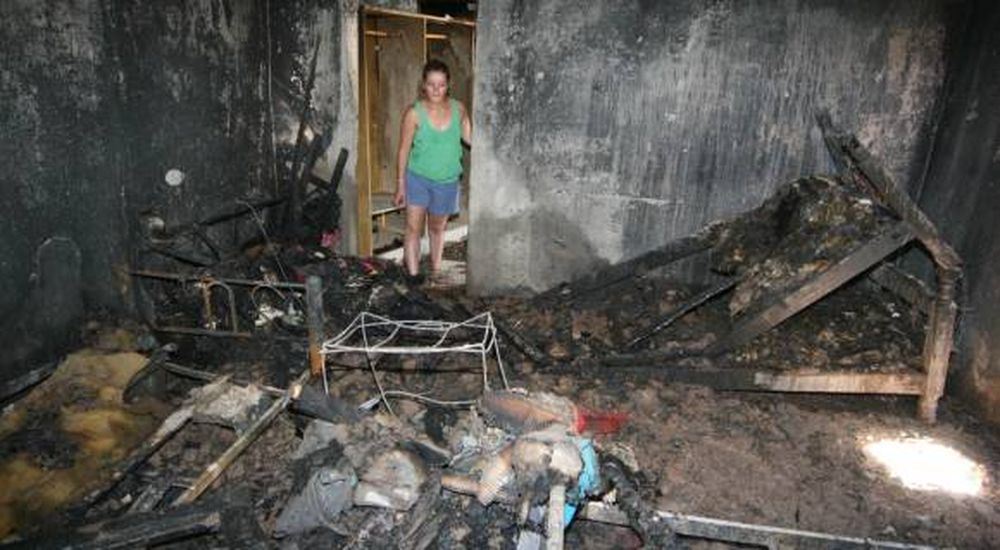 Dos mujeres y 7 niños sin nada por el fuego