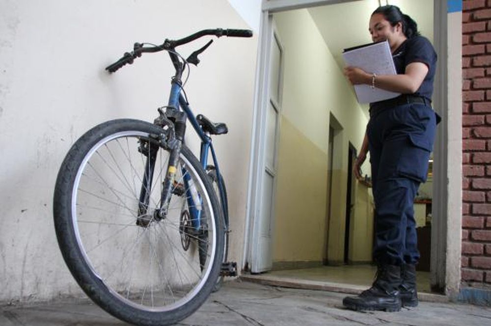 Arrolló y mató a un hombre que iba a trabajar y se fugó