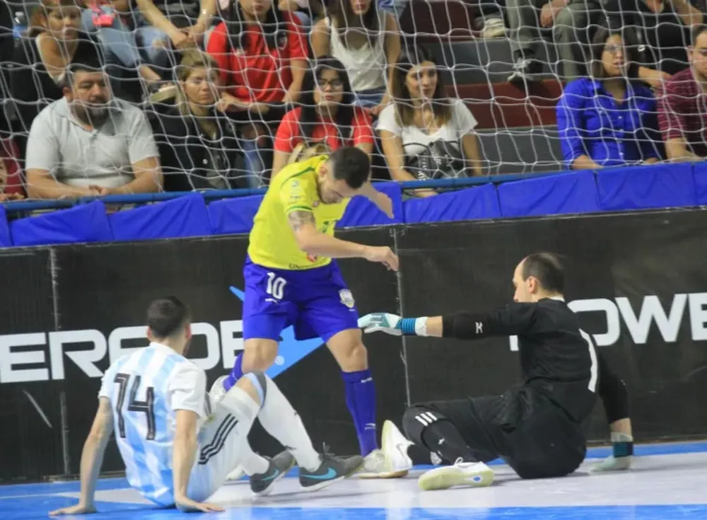 Argentina no pudo en los penales con Brasil y sigue sin ganarle como local