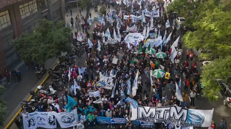 [GALERIA] El peronismo marcha a Plaza de Mayo para respaldar a CFK luego de ser detenida por corrupción