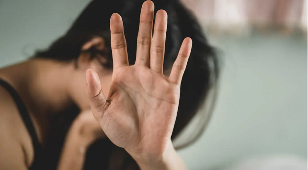 Aberrante caso de violencia de género: la golpeó, le mordió la nariz y hasta amenazó con “abrirle la panza con un cuchillo”