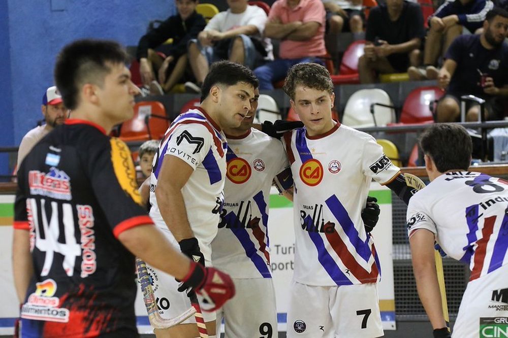 Verano. Hispano se quedó con la doble corona del Sol de Verano ganando en Infantiles y en Primera División.