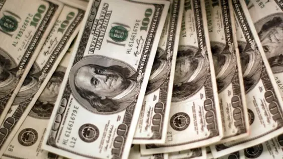 El dólar blue igualó sus valores máximos del 2021