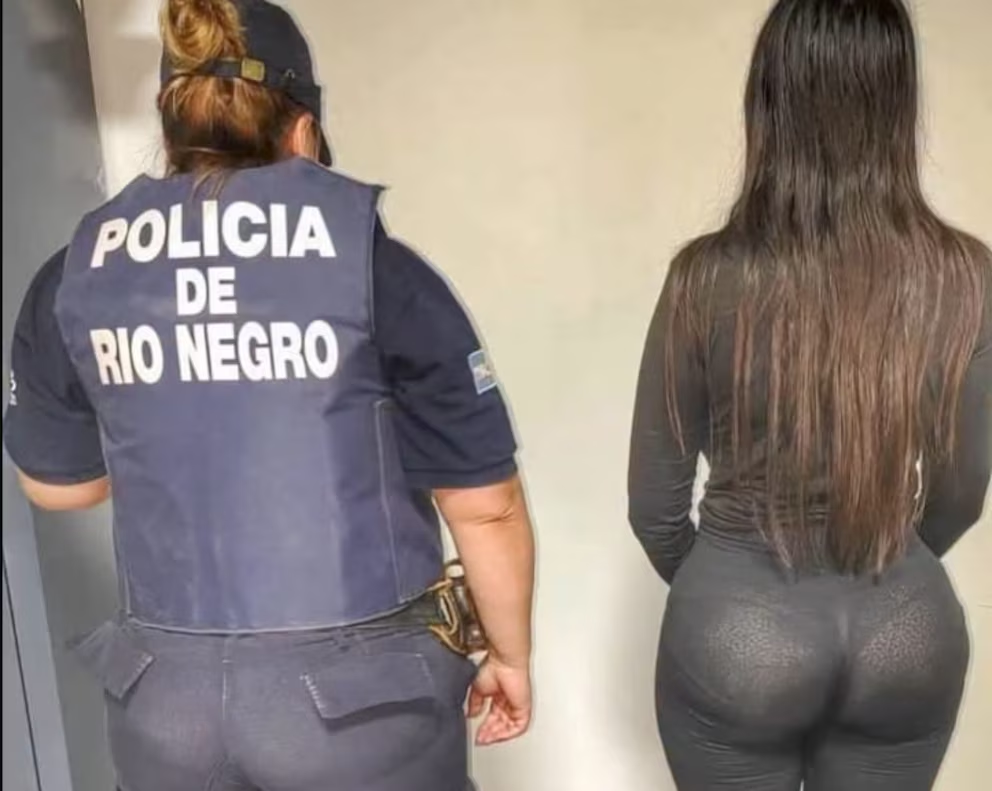La misteriosa mujer que fue detenida por un robo y que rápidamente se volvió viral