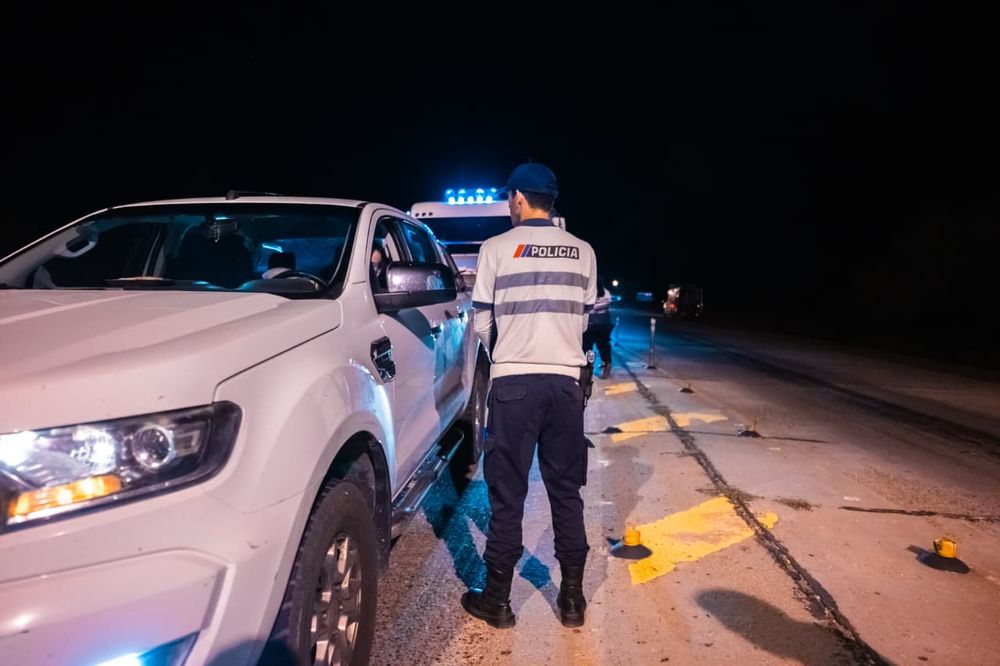 Más de 100 multas por infracción fueron el saldo de los operativos policiales en San Juan durante el fin de semana largo.