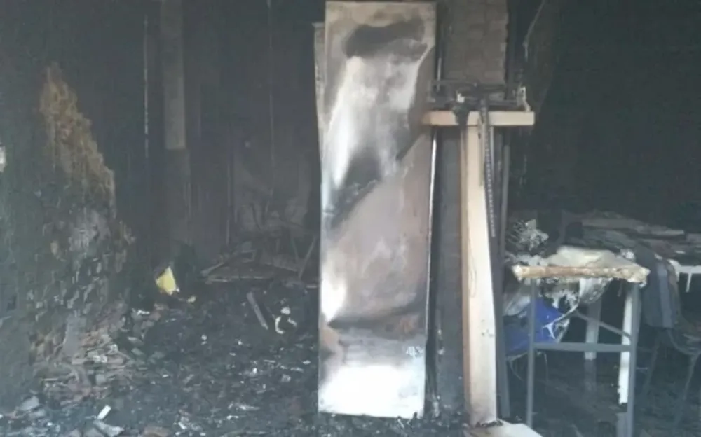 Contrataron a un cura para terminar con los malos resultados y prendió fuego el vestuario