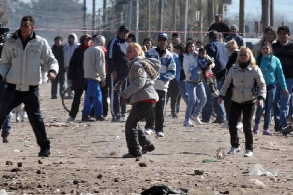 Furia vecinal por tres nenes  que murieron en una pileta