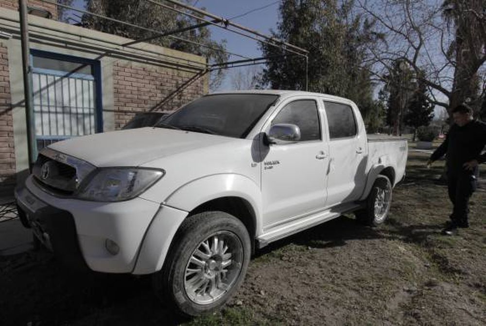 Secuestran una camioneta robada a un oficial de Policía