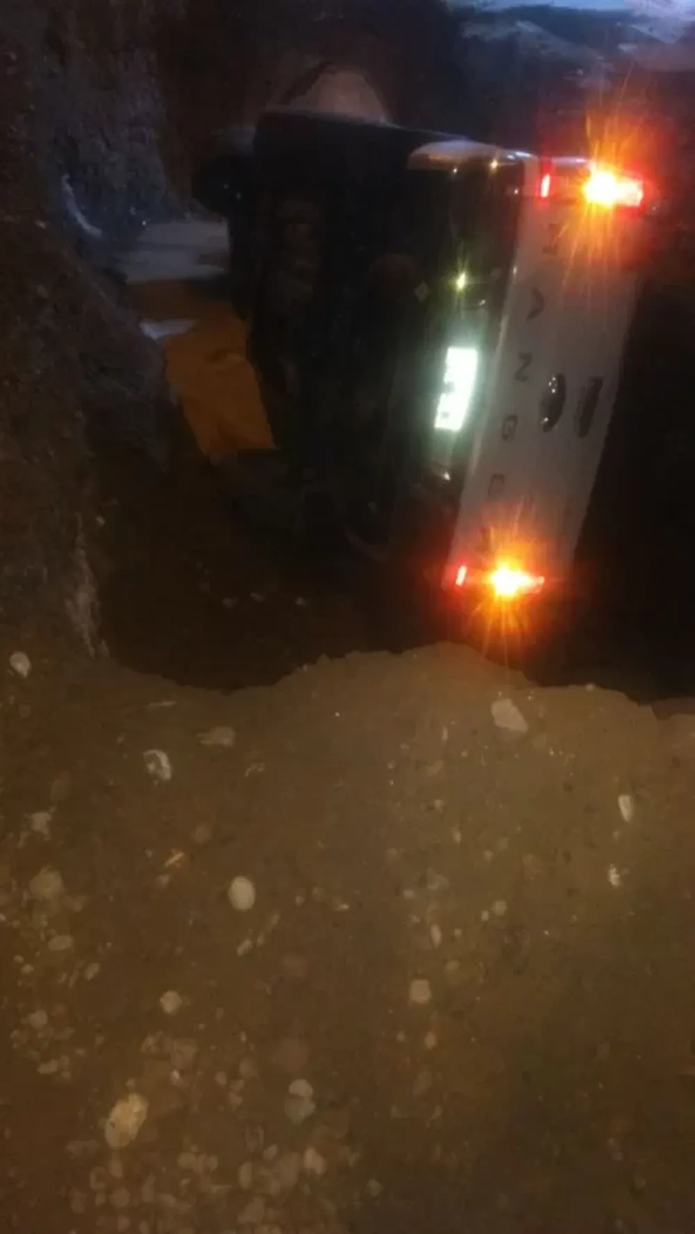 Una camioneta cayó a un zanjón y los ocupantes salvaron sus vidas de milagro