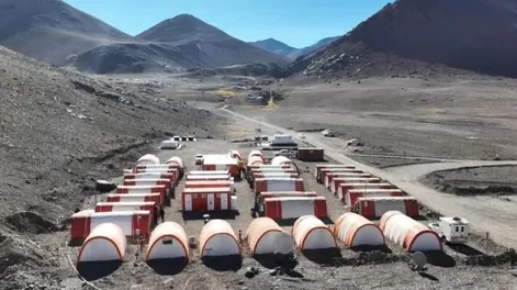 Diario de Cuyo | DESPUÉS DE UN LARGO TRABAJO donde intervinieron técnicos, especialistas y científicos, las rocas del cordón Los Azules, ubicado a 80 kilómetros de Calingasta, han confirmado lo que se esperaba, validar a escala de laboratorio el proceso que convierte el m