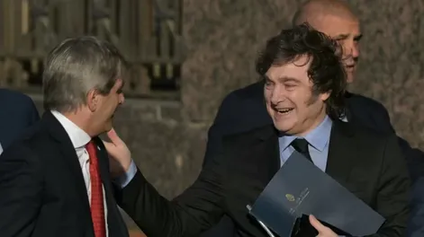 Javier Milei junto a Luis Caputo.-