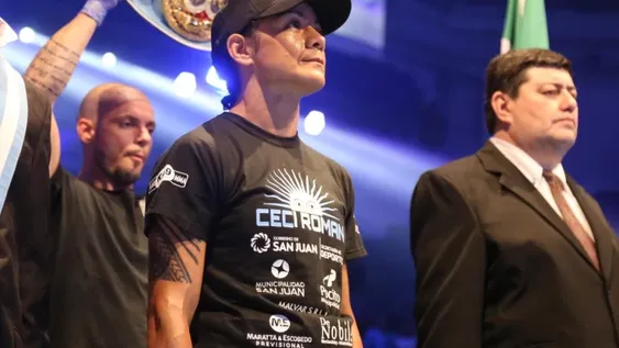 Cecilia Román, ama y señora del título mundial gallo de la FIB