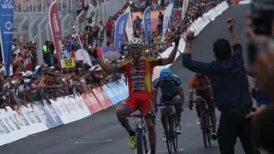 Nicolás Tivani se abrazó a la gloria en la sexta etapa tras un emocionante sprint