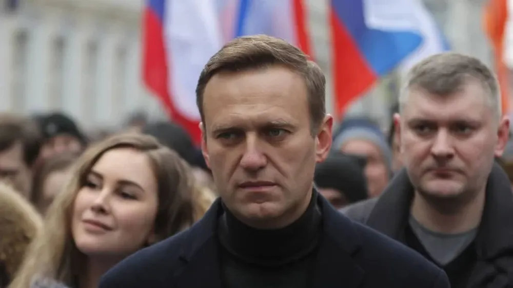 El opositor ruso Navalny, en huelga de hambre, pide atención médica por tos y fiebre