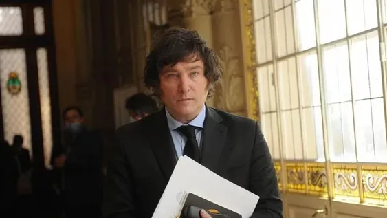 The Economist ve a Milei como ‘un peligro’ para la democracia