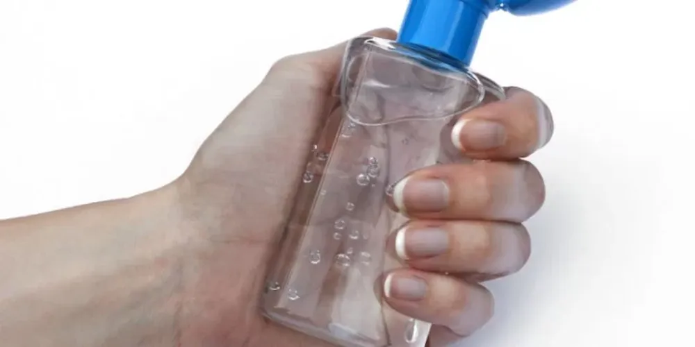 En plena pandemia, la ANMAT prohibió más marcas de alcohol etílico y en gel