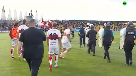 [VIDEO] Incidentes en el final de Deportivo Madryn vs Morón: trompadas, patadas e insultos entre los jugadores