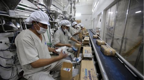 paritarias azucareras: trabajadores del ingenio ledesma acordaron un aumento del 30% en el salario basico