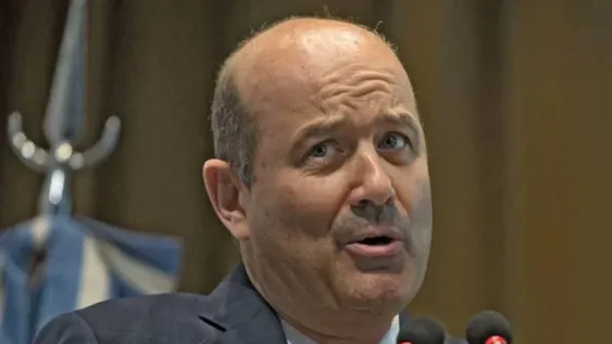 Sturzenegger defendió el DNU y cuestionó los cacerolazos y protestas que generó la medida