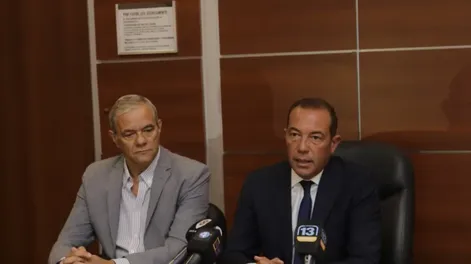 Diario de Cuyo | GRAVE. El interventor de la OSP, Rodolfo Fasoli, junto al Ministro de Salud, Amilcar Dobladez, dieron una conferencia de prensa pidiendo que se alerte irregularidades, tras conocerse el caso de Iglesia.