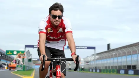 Operaron a Fernando Alonso para reconstruirle la mandíbula tras ser atropellado