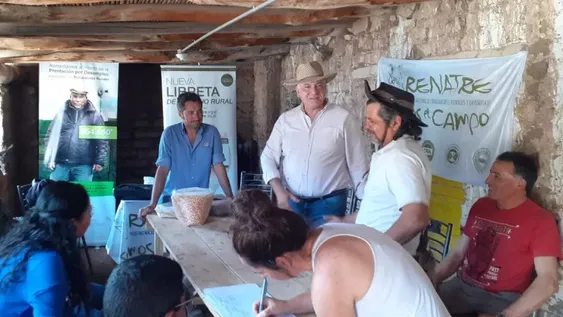 Dictaron capacitación en Valle Fértil sobre el forraje verde hidropónico