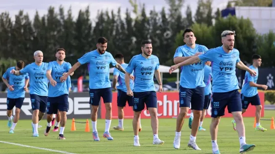 Scaloni dispuso fútbol en espacios reducidos sin dar pistas de la formación ante Panamá